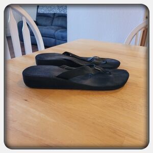 EUC Women's Scott Hawaii Black Platform Flips Sandals Size 10M